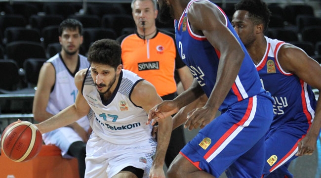 Anadolu Efes Ankara'dan galip çıktı