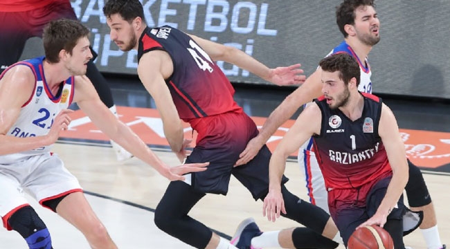 Anadolu Efes Gaziantep'e karşı farklı