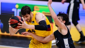 Barcelona yarı finalde