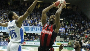 Tofaş'a Varese'den pivot