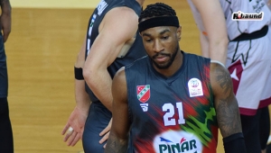 Tony Taylor 2 yıl daha Pınar Karşıyaka'da