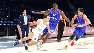 Anadolu Efes, EuroLeague'de sezona Zenit St. Petersburg yenilgisiyle başladı