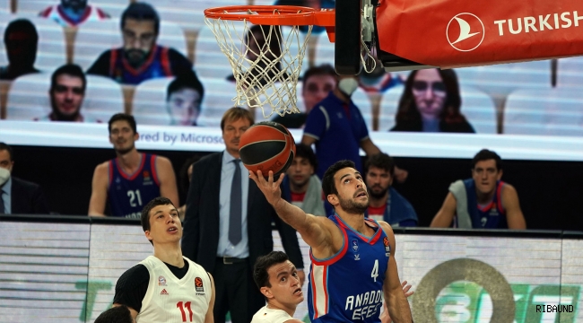 Anadolu Efes: 71 - Bayern Münih: 74