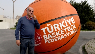 TÜRKİYE'DE HER EVDE BİR HAKEM BİR DE ANTRENÖR VAR