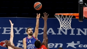 Anadolu Efes, Kızılyıldız'ı devirdi