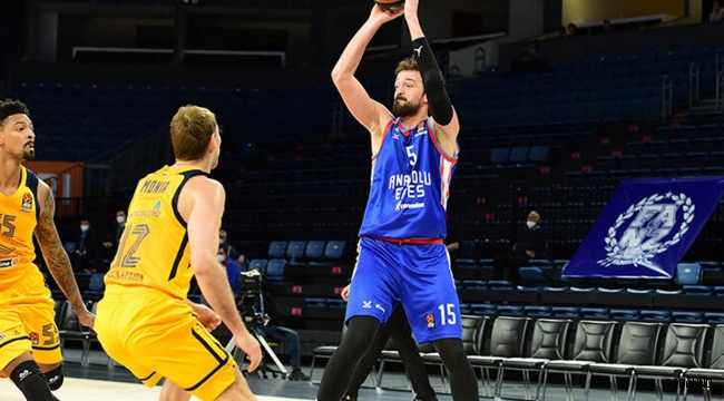 Anadolu Efes'ten üst üste 3. galibiyet