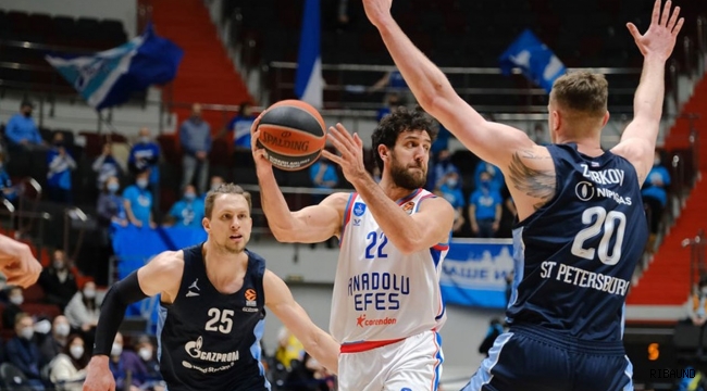 Anadolu Efes Zenit'i durduramadı