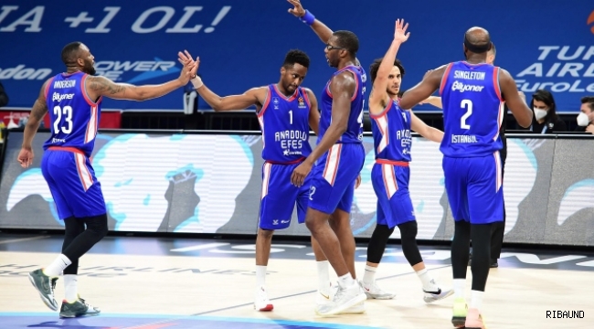 Anadolu Efes'ten farklı galibiyet