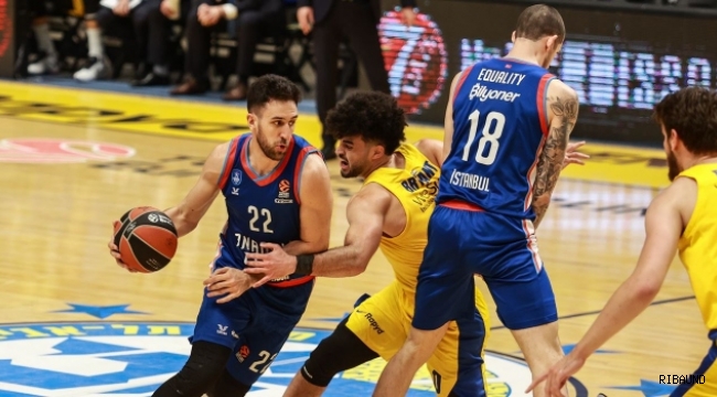 Anadolu Efes seriyi sürdürdü