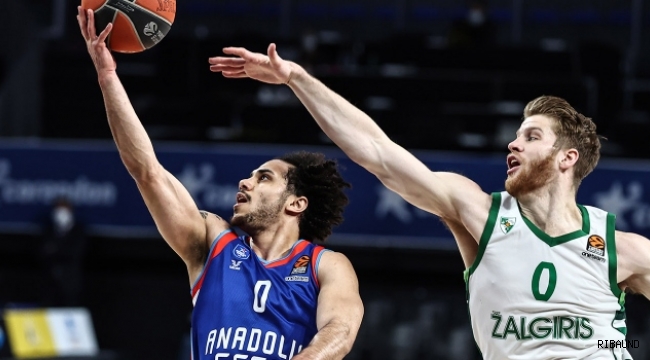 Anadolu Efes, Zalgiris'i ezdi geçti