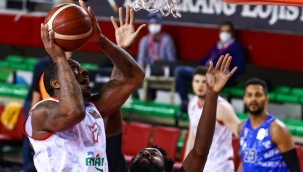 Pınar Karşıyaka farklı kazandı