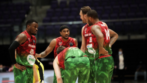 Pınar Karşıyaka, galibiyeti söktü aldı.