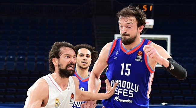 Anadolu Efes İspanya'ya avantajlı gitmek istiyor