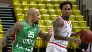 Monaco kupanın bir ucundan tuttu