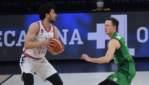 Anadolu Efes normal sezonu galibiyetle tamamladı