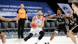 Efes seride öne geçti