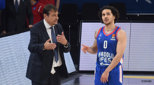 Ergin Ataman 2 yıl daha Anadolu Efes'te