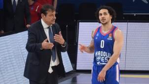 Ergin Ataman 2 yıl daha Anadolu Efes'te