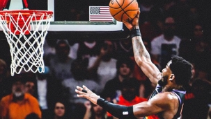Deandre Ayton Phoenix'i galibiyete taşıdı