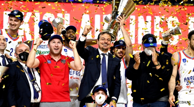 Ergin Ataman EuroLeague'de yılın koçu seçildi