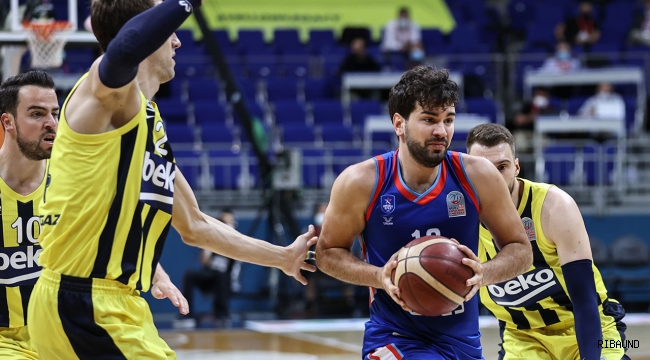 Potada şampiyon Anadolu Efes!