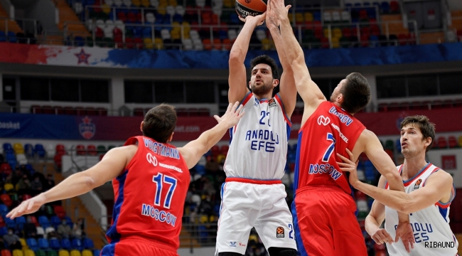 MVP Efes'te kaldı