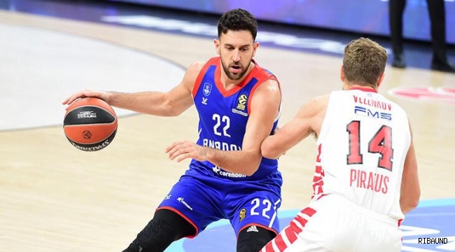 Anadolu Efes son çeyrekte kazandı 