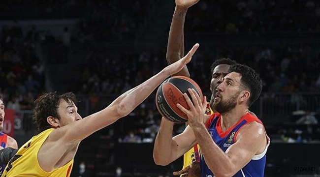 Anadolu Efes İstanbul'da mağlup 