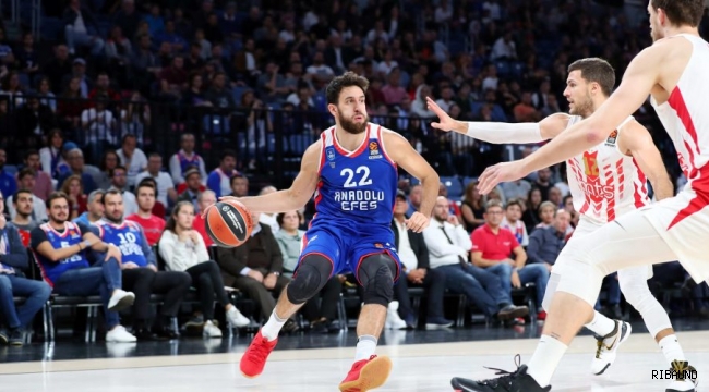 Anadolu Efes son saniyede kazandı 