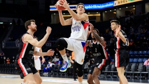 Anadolu Efes evinde rahat kazandı 