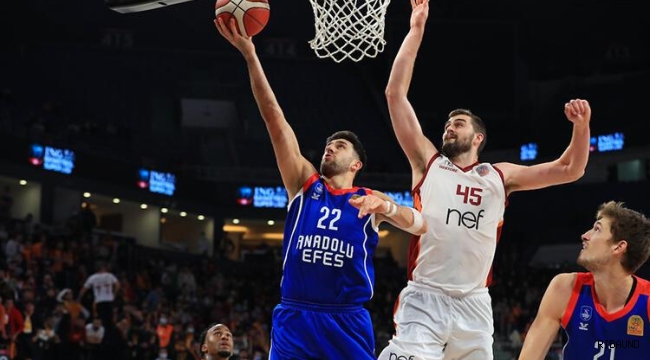 Derbide kazanan Anadolu Efes