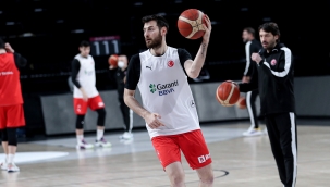 Millilerimiz, Yunanistan maçı hazırlıklarını sürdürüyor