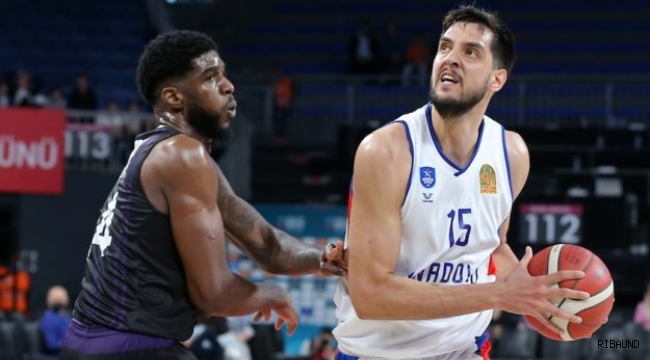 Anadolu Efes farklı kazandı 