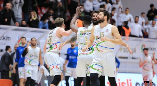 Petkimspor evinde galip 