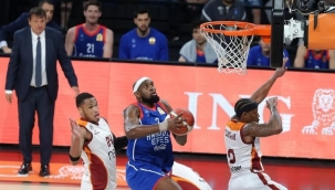Anadolu Efes seride öne geçti 