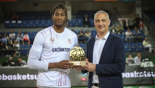  Sezonun en değerli oyuncusu Alpha Kaba 