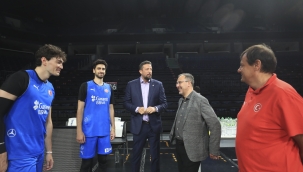 Bakan Kasapoğlu'ndan Milli Takıma destek