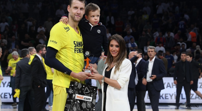 Final serisinin MVP'si Jan Vesely 