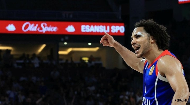 Shane Larkin, Efes ile yola devam ediyor 