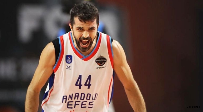 Anadolu Efes, Simon'a veda etti 