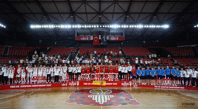 Hidayet Türkoğlu U-18 Milli takımımızı kutladı 