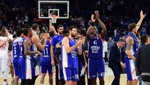 Son Şampiyon Efes galibiyetle sezonu açtı