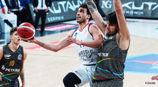 Anadolu Efes, Petkimspor'u farklı yendi 