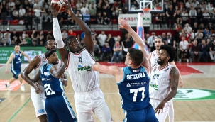 Telekom, Tony Taylor ile galip