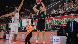 McCollum fırtına gibi döndü, Karşıyaka kazandı