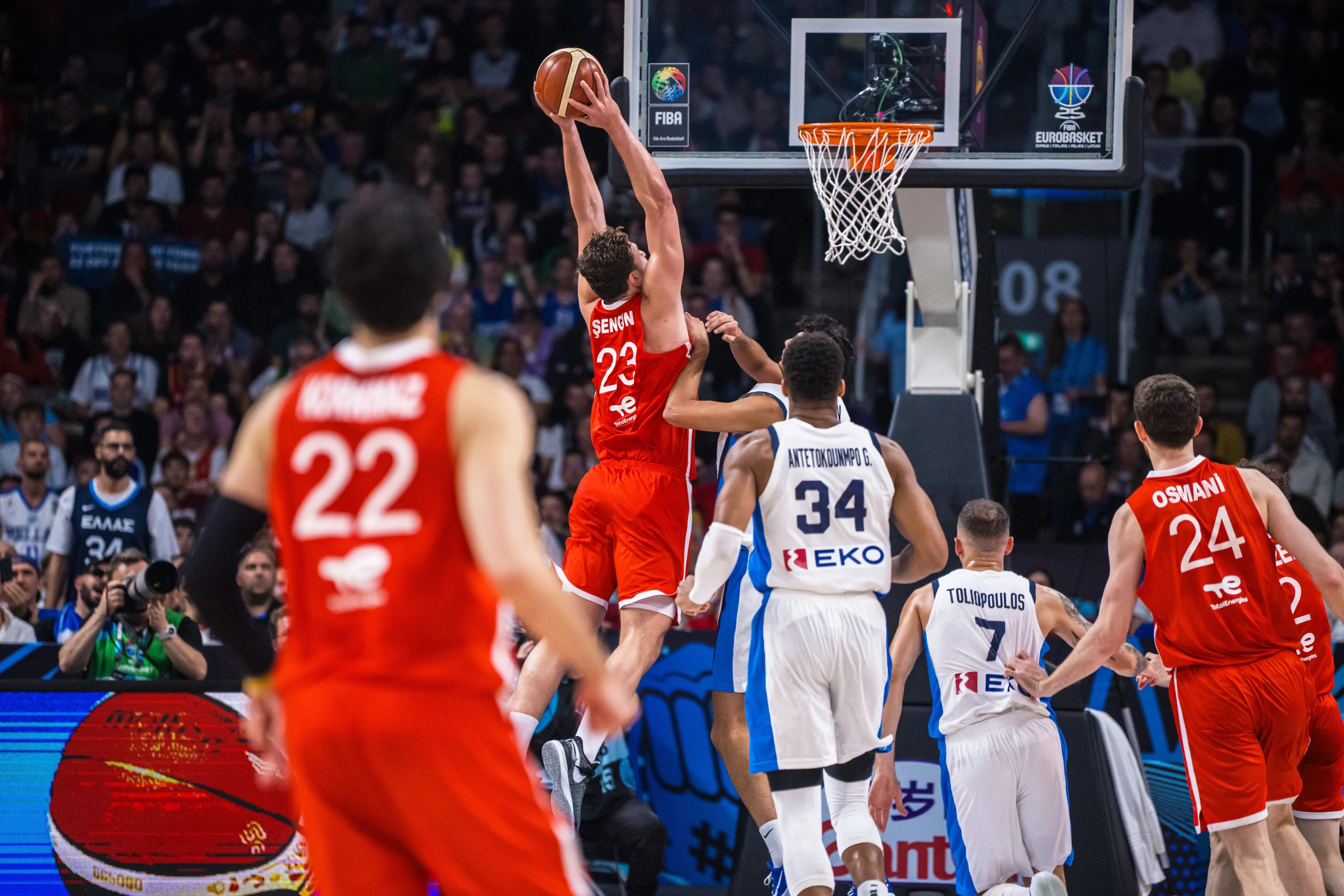 TÜRKİYE FINALE YÜRÜDÜ: YUNANİSTAN KARŞISINDA TARİHİ ZAFER 94-68