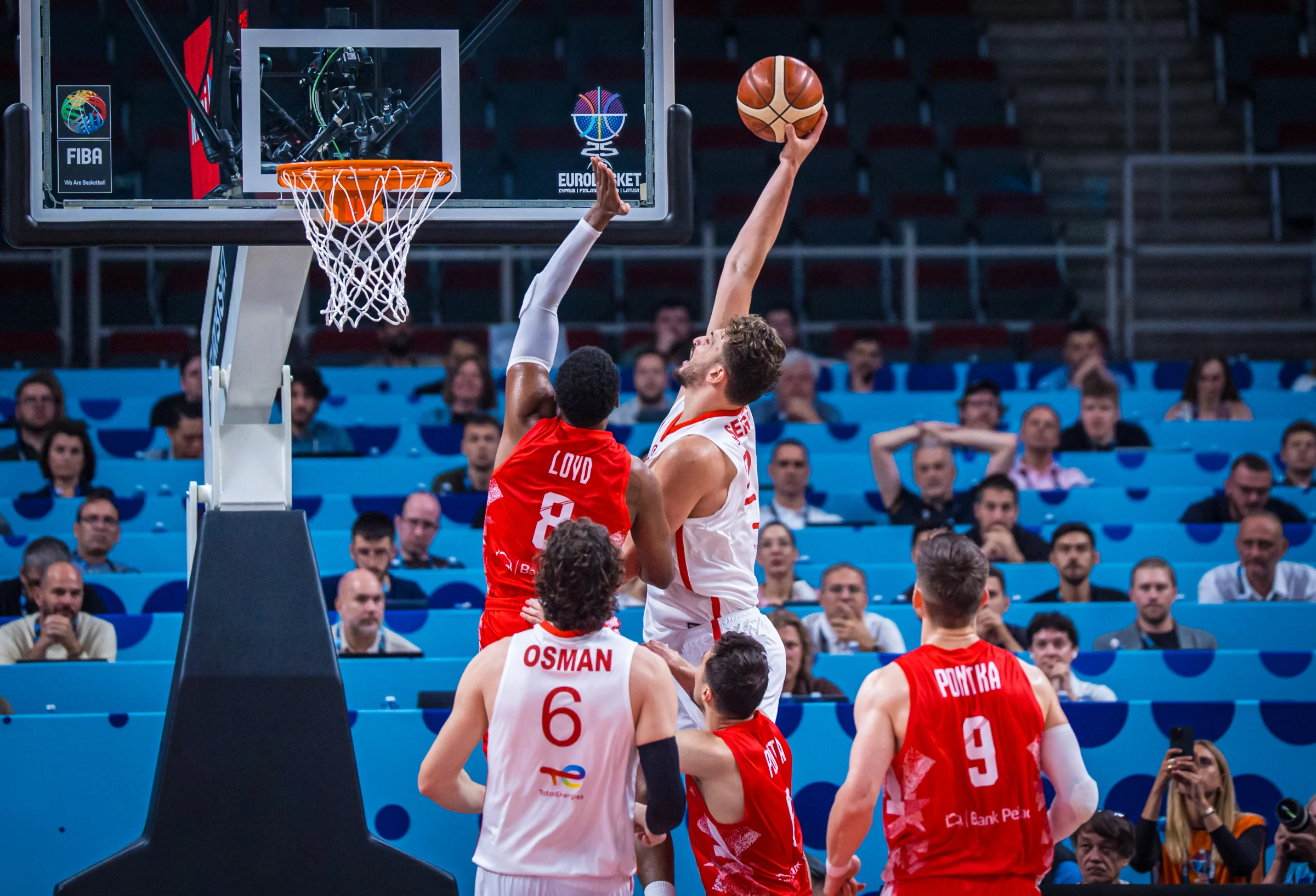 Türkiye, Polonya'yı 91-77 Mağlup Ederek Yarı Finalde!