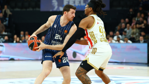 Anadolu Efes, Kızılyıldız'a farklı mağlup oldu 