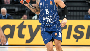 Anadolu Efes son çeyrekte dağıldı: Baskonia deplasmanda kazandı (75–89)