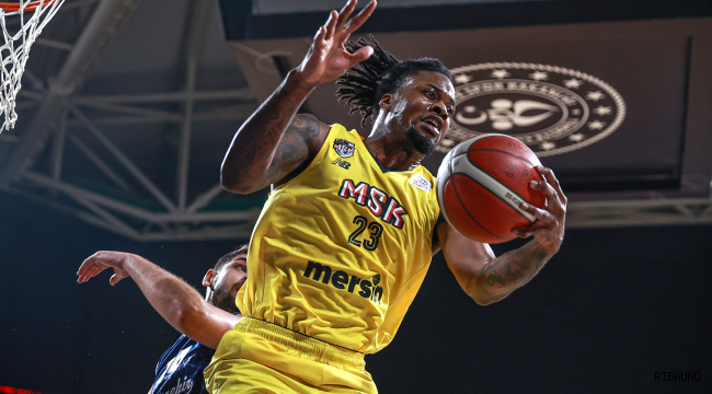 Mersin Spor evinde Bahçeşehir Kolejini mağlup etti 